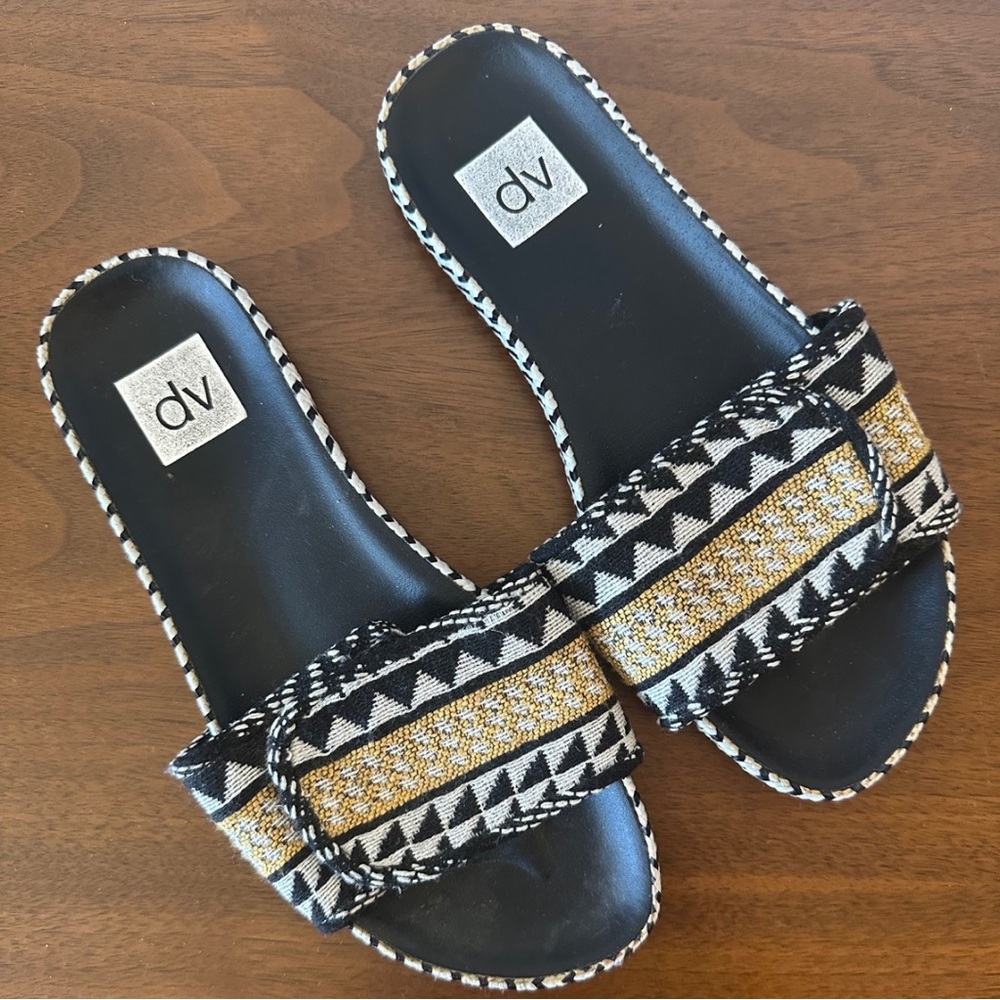 DV by Dolce Vita | Black and Yellow Print Sandals